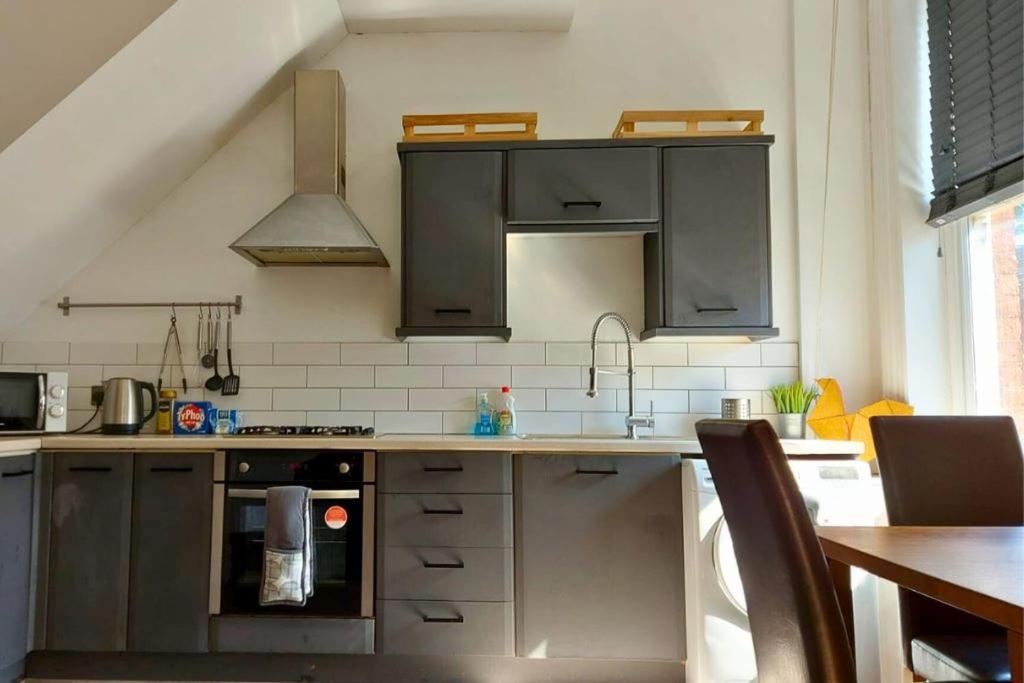 Large Studio Room In City Centre Престон Экстерьер фото